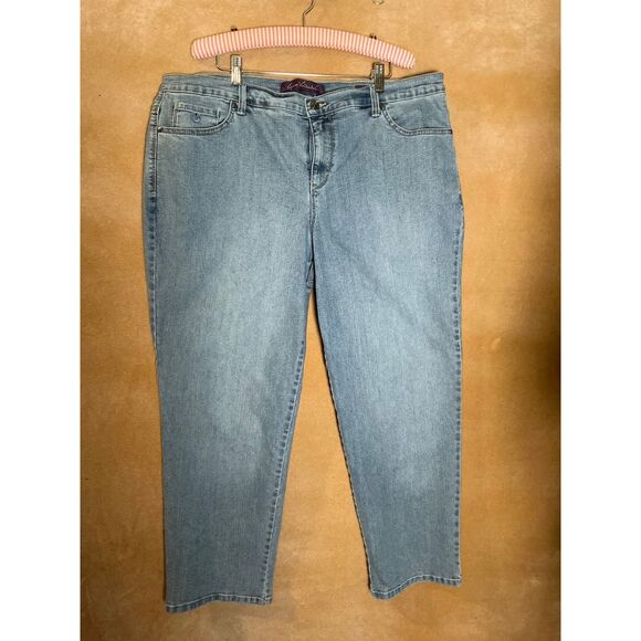 Gloria Vanderbilt Amanda Jeans Women's 18W Short Light Wash Denim Straight Leg - Picture 1 of 8
